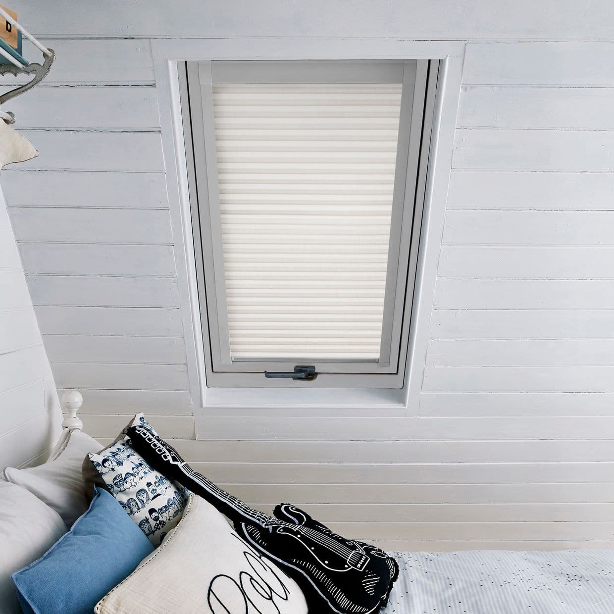 Duette Silk Dolphin Skylight Pleated Blind