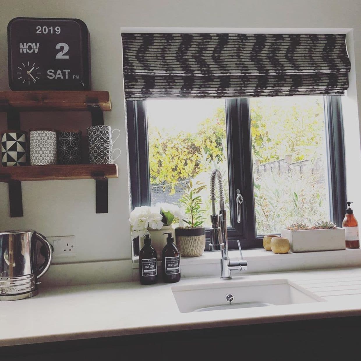 Cadillac Noir Roman Blind