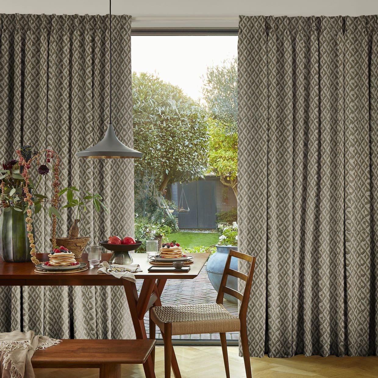 Zircon Phantom Curtain