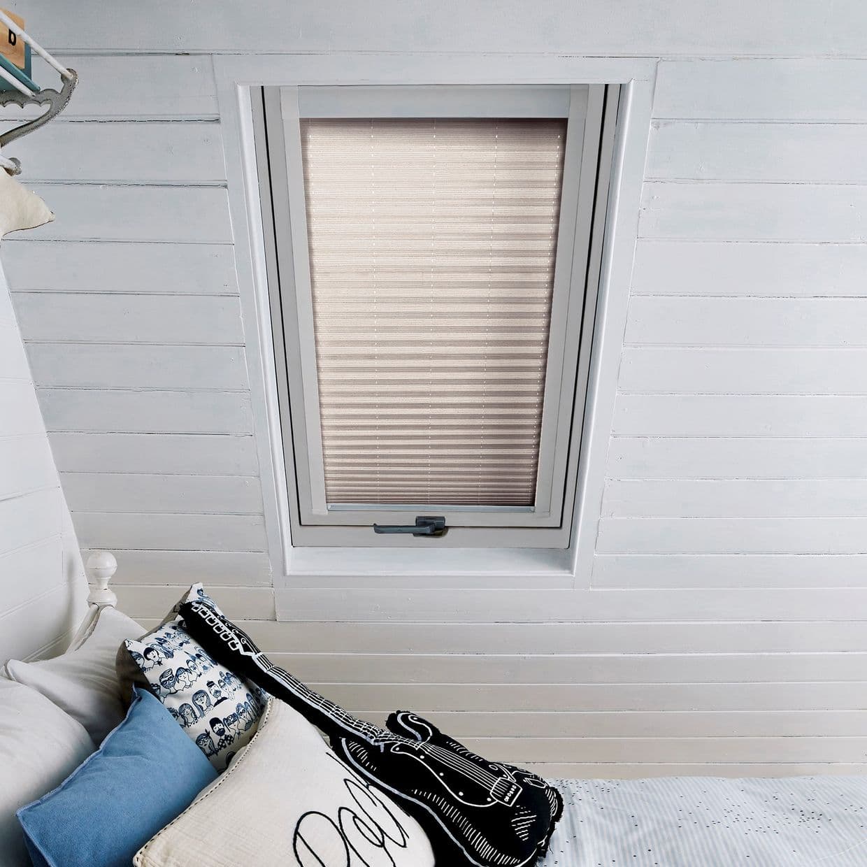 Sparkle Gold Skylight Pleated Blind