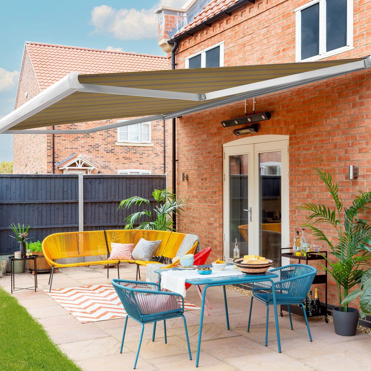 Manosque Yellow Awning