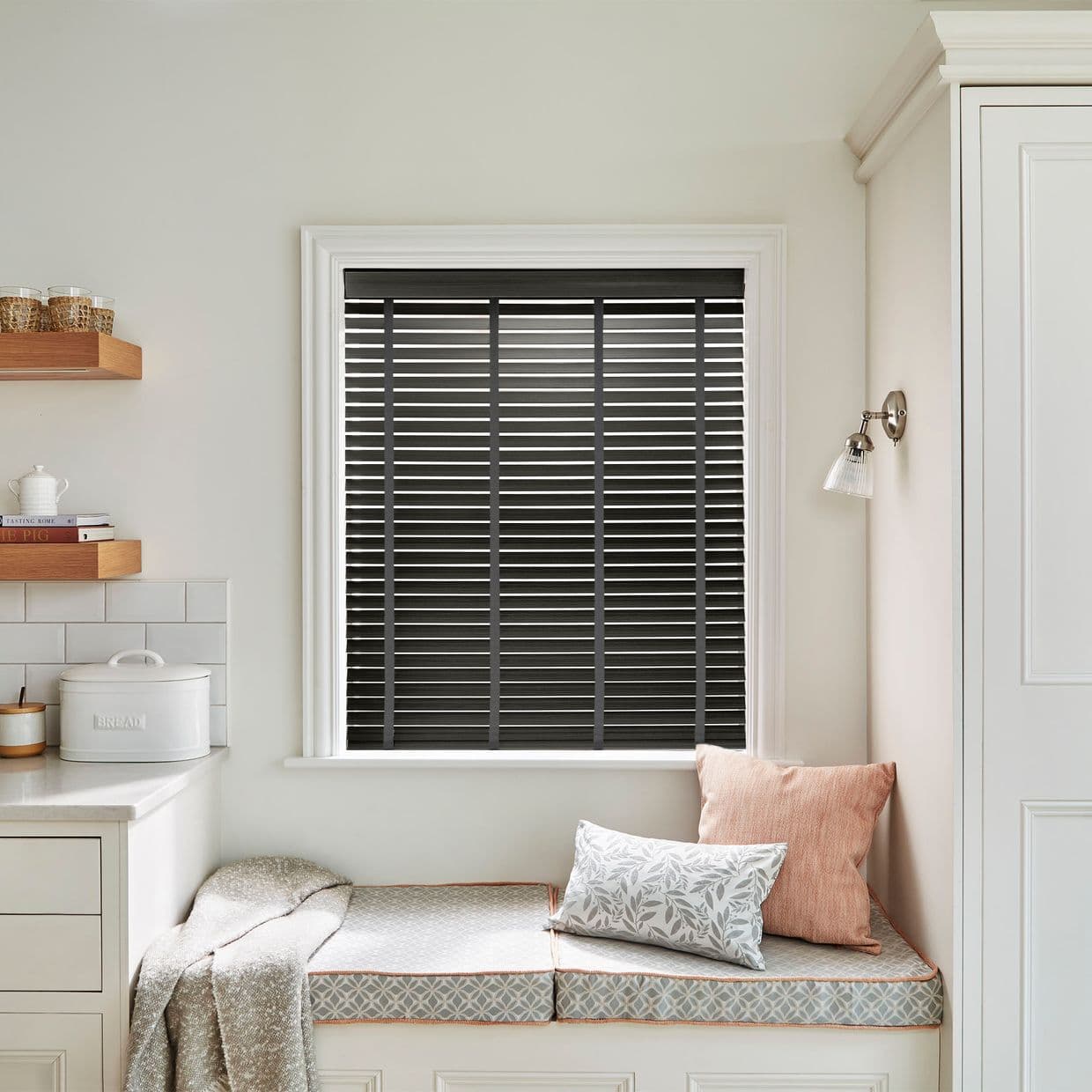 Ellwood Obsidian Wooden blind