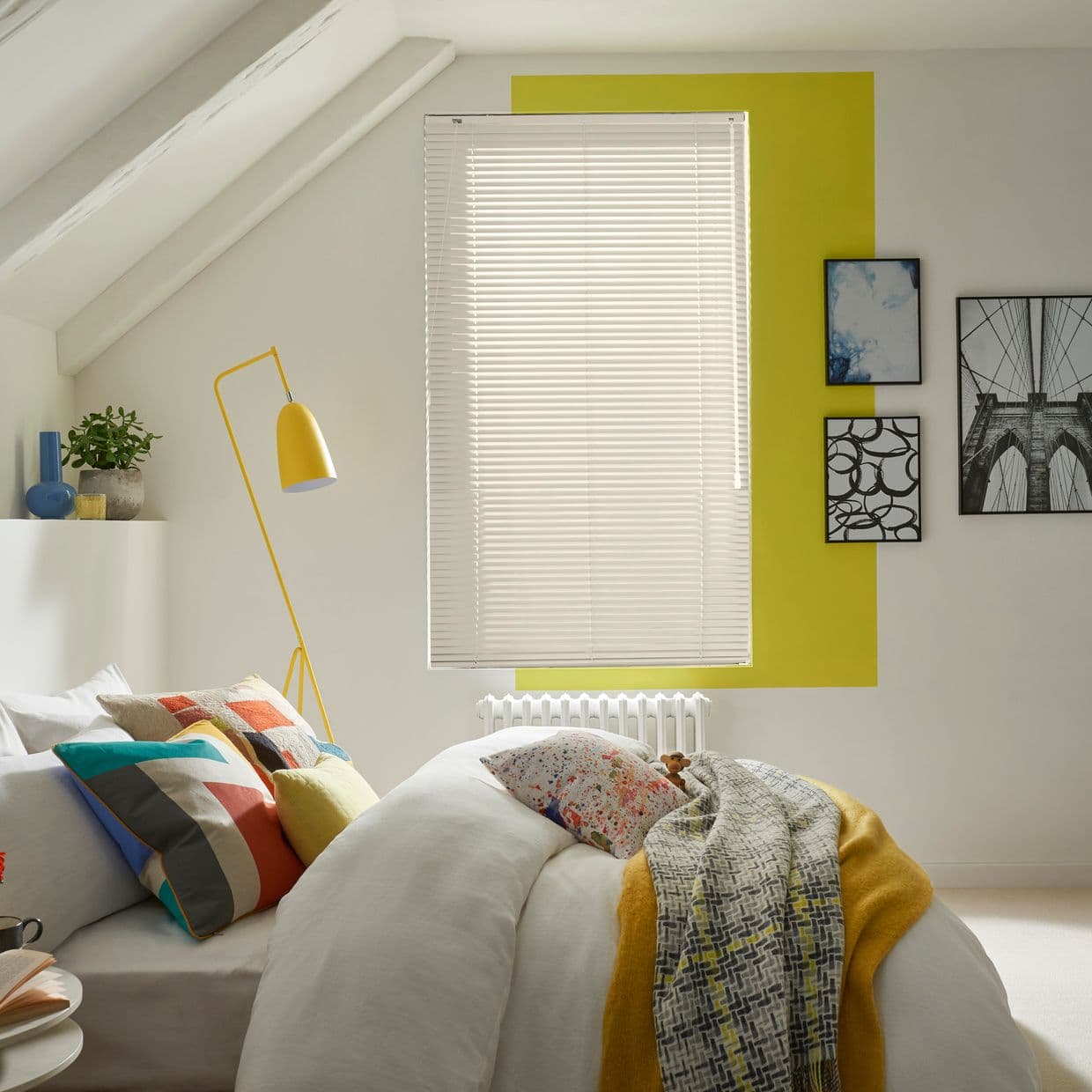 Spectrum Off White Venetian blind