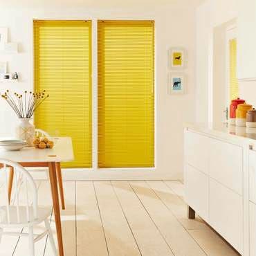 Studio Buttercup Venetian blind