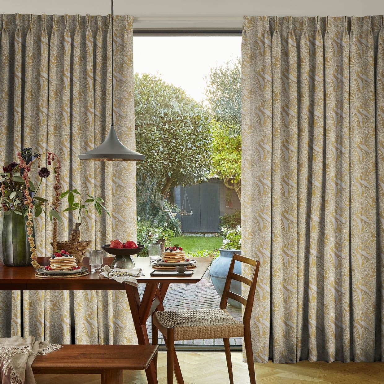 Diva Golden Curtain